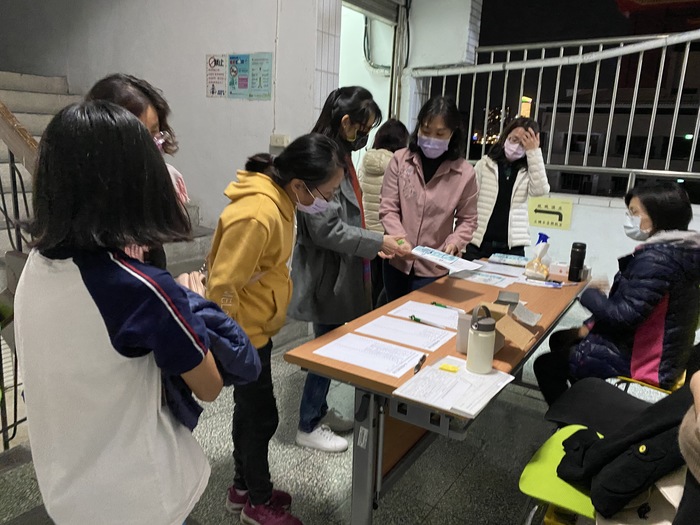 家長在下班後仍樂於學習踴躍參加講座